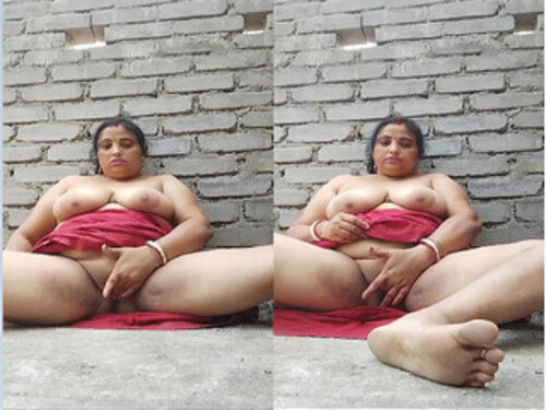 Horny Indian Boudi Fingering (Updates)