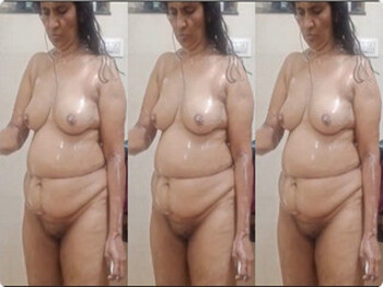 Mom Bathing Secretly Captured (Updates)