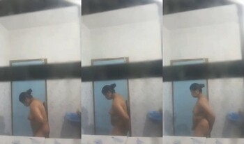 Indian Bahbhi Bathing Capture