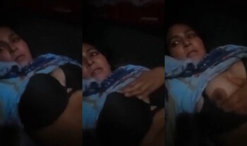 Paki Bhabhi Shows Boobs