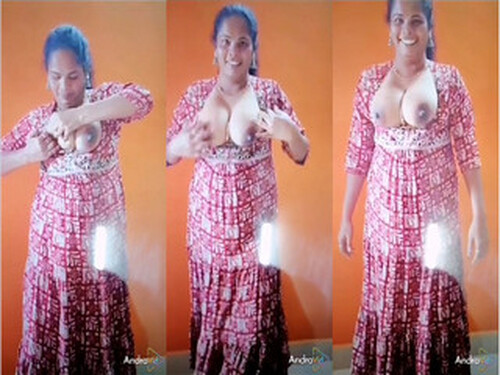 Indian Bhabhi Shows Boobs