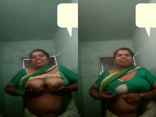 Mallu Aunty Shows her Big Boobs