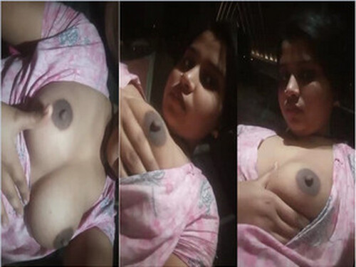 Sexy Indian Girl Shows her Boobs