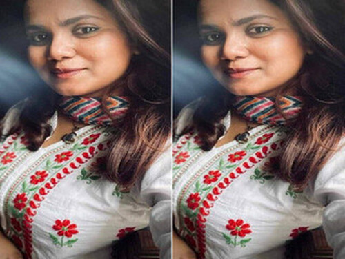 Sexy Indian Girl Shows Boobs