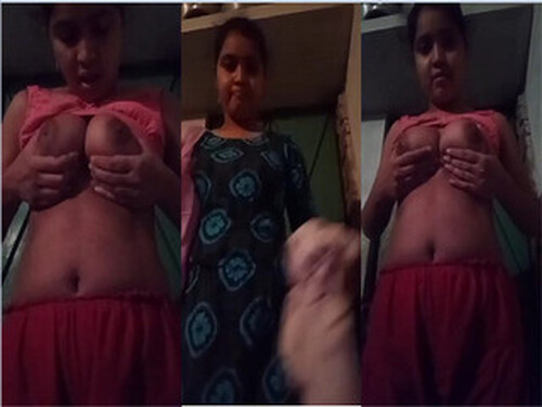 Hot Indian Girl Shows her Boobs