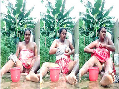 Indian Bhabhi bathing Video Record For Lover
