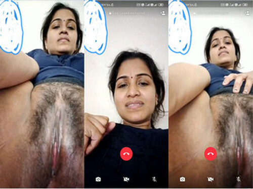 Horny Bhabhi Shows Her Pussy On VC