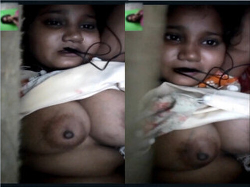 Hot Indian Mall Shows Her Boobs and Pussy On VC