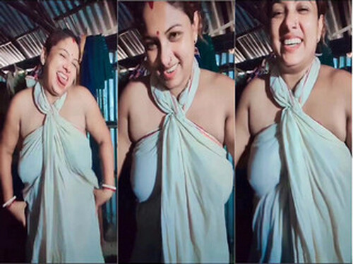 Crazy Indian Bhabhi Shaking her Boobs