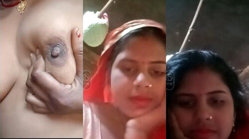 Sexy Indian Bhabhi Shows Her Boobs