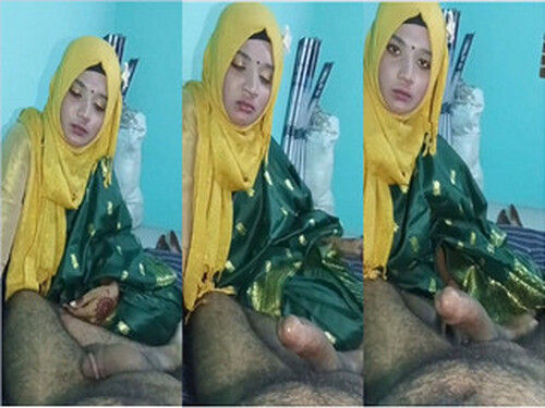 Beautiful Hijabi Bhabhi Sucking Dick