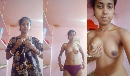 Horny Indian Boudi Paly With Her Boobs