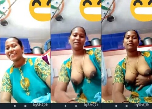 Sexy Bhabhi Shows Her Boobs