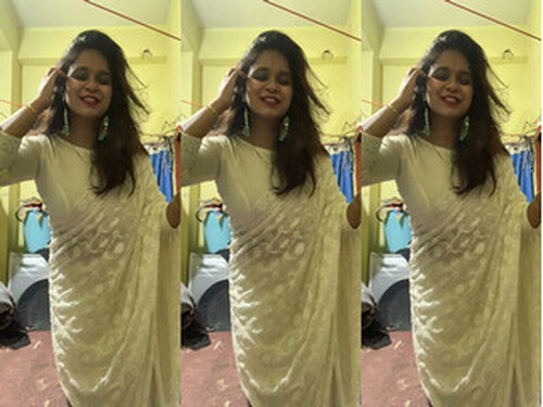 Sexy Indian Girl Shows Boobs on VC