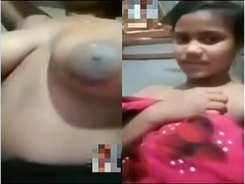 Desi Girl Shows Boobs