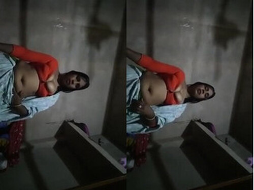 Indian Bhabhi Shows Boobs (updates)