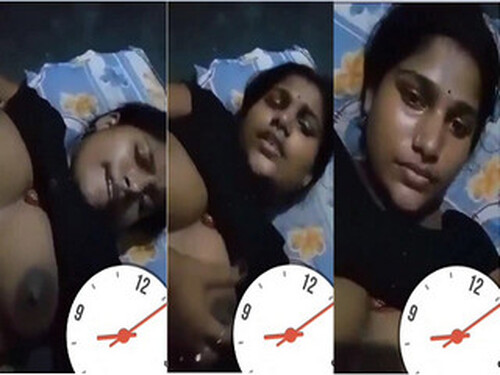 Sexy Indian girl Shows her Big Boobs