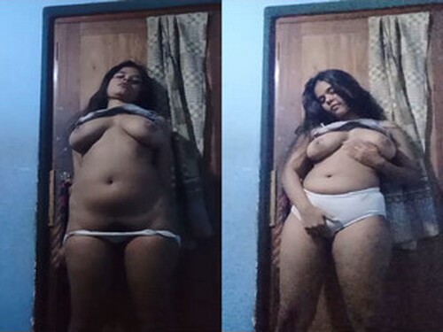 Sexy Indian Girl Shows Boobs and Fingering