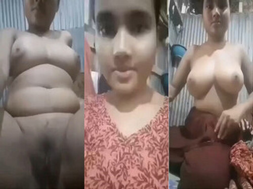 Cute Indian girl Shows her Boobs and Pussy