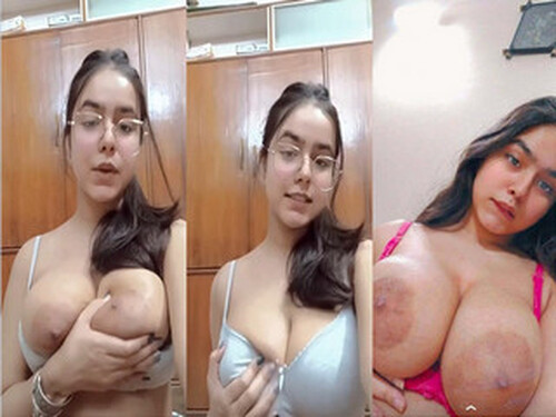 Sexy Indian Girl Shows Her Big Boobs