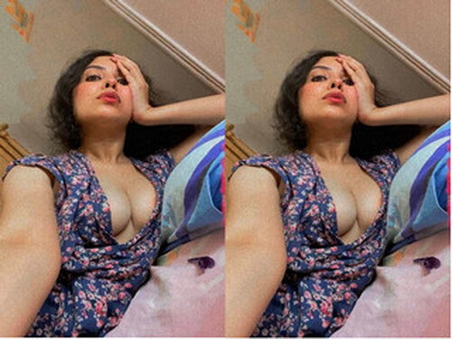 Sexy Indian Girl Shows Boobs Part 2