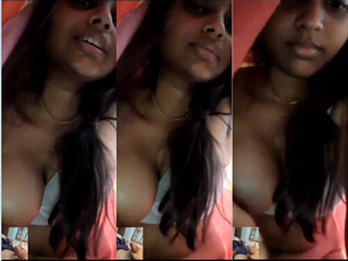 Sexy Indian Girl Shows Boobs