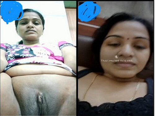 Sexy Indian Bhabhi Shows Boobs and Pussy