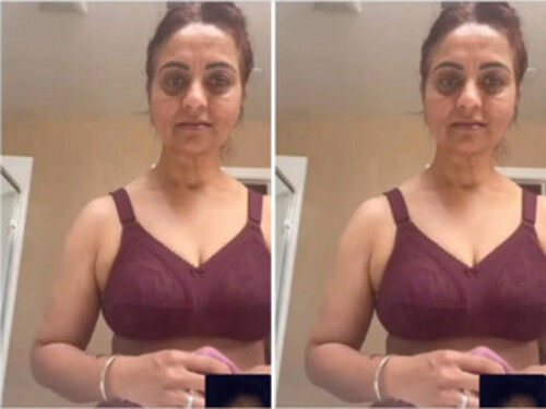 Mature Indian Aunty Shows Pussy To Lover On VC