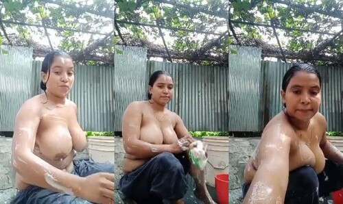 Sexy Big Boob Bhabhi Bathing