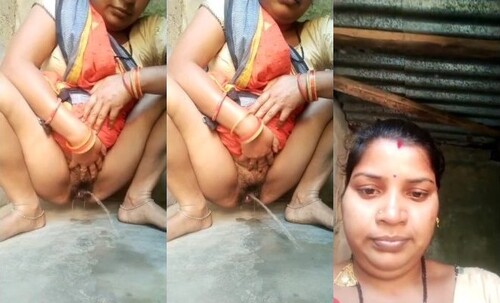 Sexy Indian Vlg Bhabhi Pissing