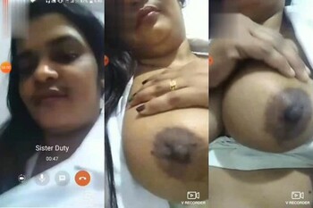Sexy Indian Mal Shows Boobs On VC
