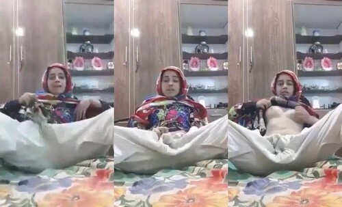 Indian Bhabhi Shows Boobs