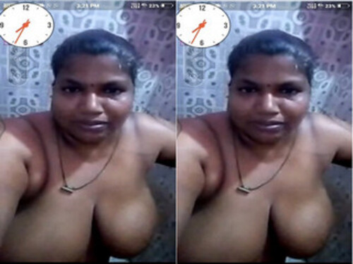 Indian Bhabhi Shows Big Boobs