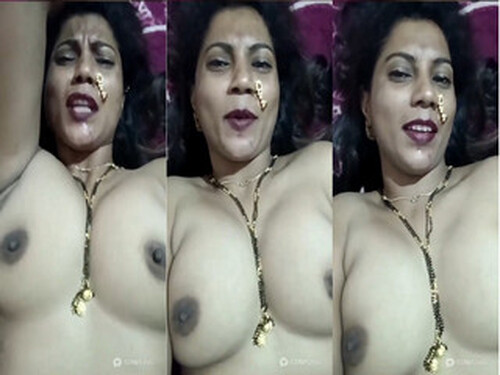 Sexy Indian Bhabhi Showing Boobs On VC