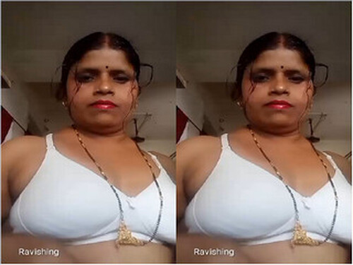 Bhabhi Shows In Bikini FOr Lover