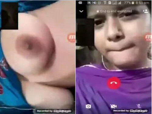 Sexy Indian girl Shows Her Boobs