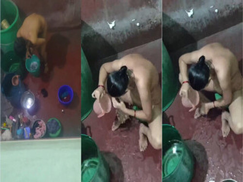 Indian Bhabhi Bathing Capture
