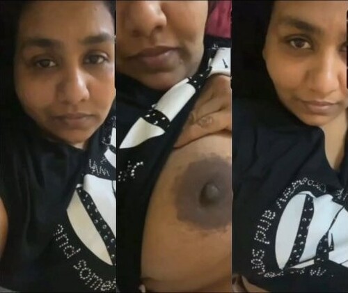 Sexy Indian Girl Shows her Boobs