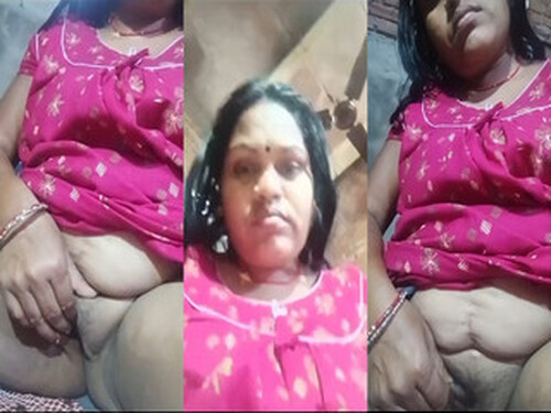 Horny Indian Bhabhi Shows Pussy