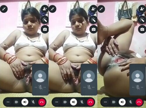 Indian Bhabhi Shows her Pussy On VC