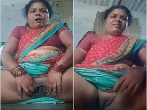 Indian Telugu Bhabhi Shows Her Pussy
