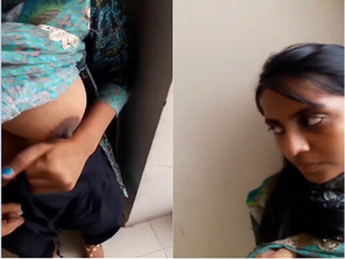 Cute Indian Mall Shows Boobs