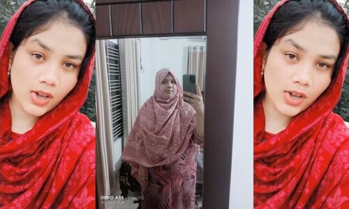 Indian Bhabhi Bathing