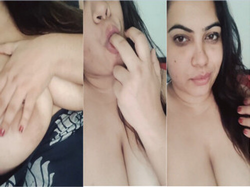 Indian Girl Shows her Big Boobs
