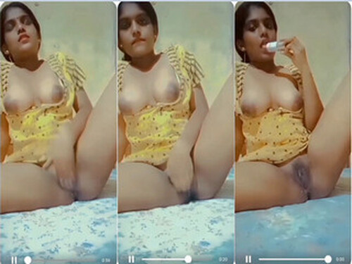 Horny Indian Girl Masturbating
