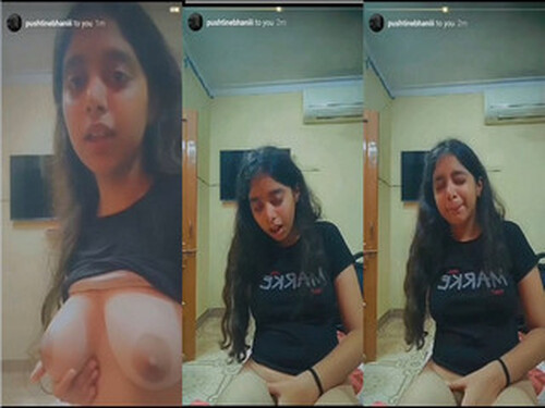 Sexy Indian Girl Shows her Boobs and Pussy