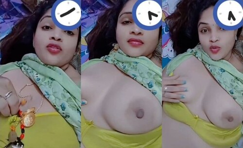 Sexy Indian Bhabhi Shows Big Boobs