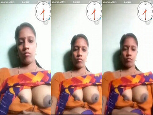 Sexy Bhabhi Shows her Big Boobs