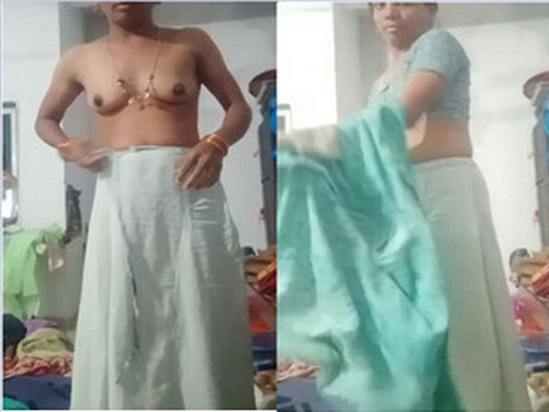 Indian Tamil Bhabhi Shows her Nude Body part 1