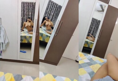 Cute Indian girl Record Boobs Selfie